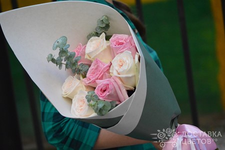 Букет пионовидных роз "Скарлетт"